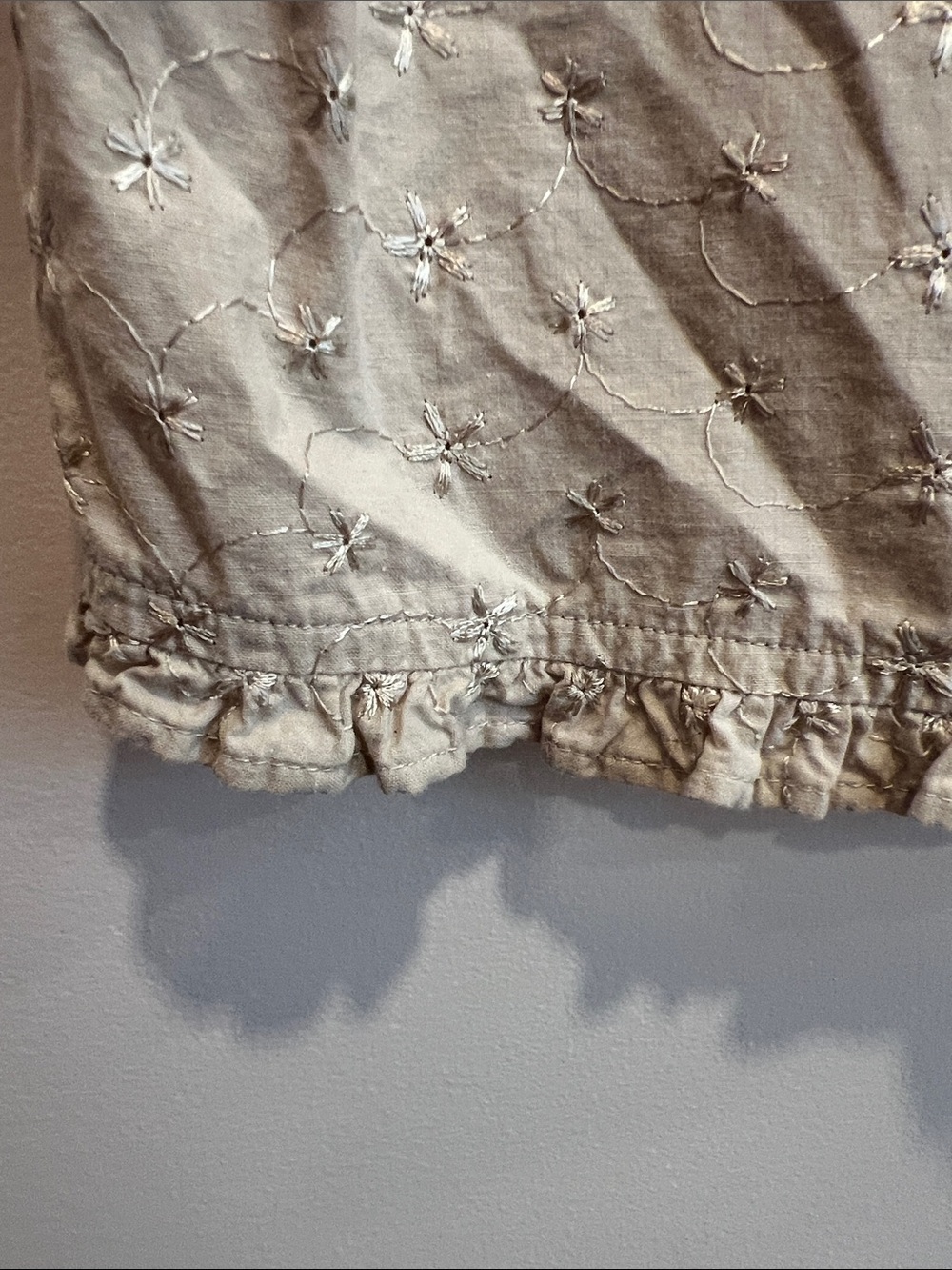 Vintage Faded Glory Cream Embroidered Sleeveless Button-Up Top - Picture 4 of 7